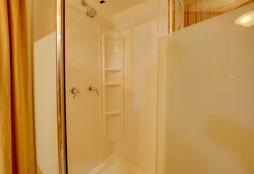 Riverfront Luther Cottage W/ Year Round Trail!