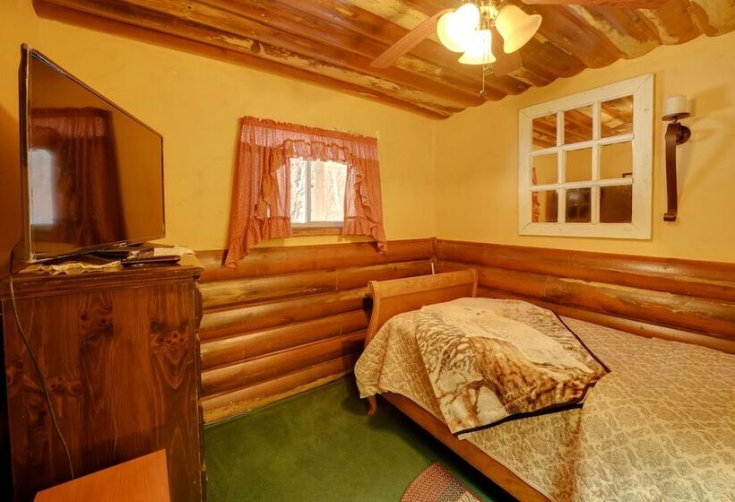 Riverfront Luther Cottage W/ Year Round Trail!