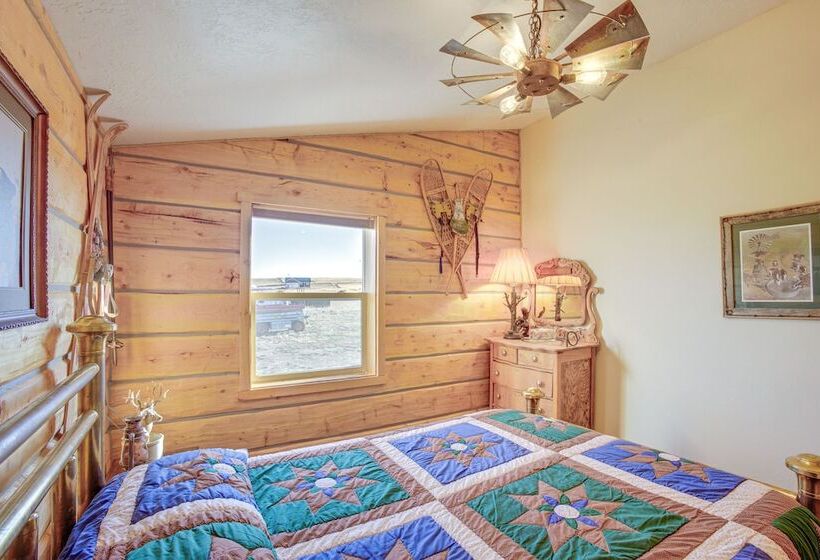 Roberts Home W/ Western Decor & Mountain Views!