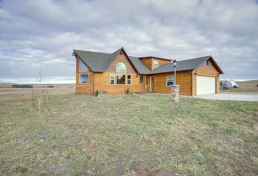 Roberts Home W/ Western Decor & Mountain Views!
