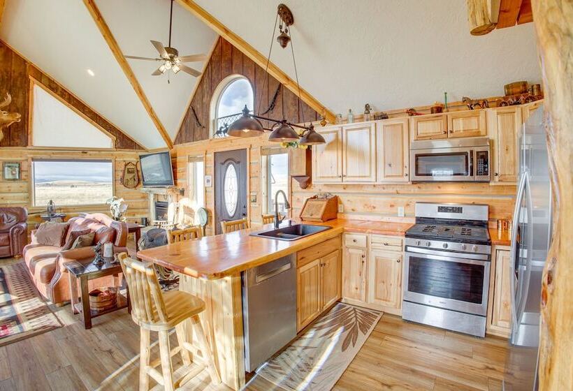 Roberts Home W/ Western Decor & Mountain Views!