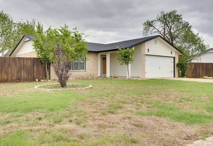 Round Rock Home With Large Yard: 20 Mi To Austin!