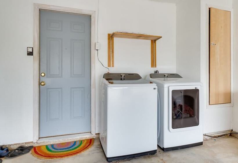 Round Rock Home With Large Yard: 20 Mi To Austin!