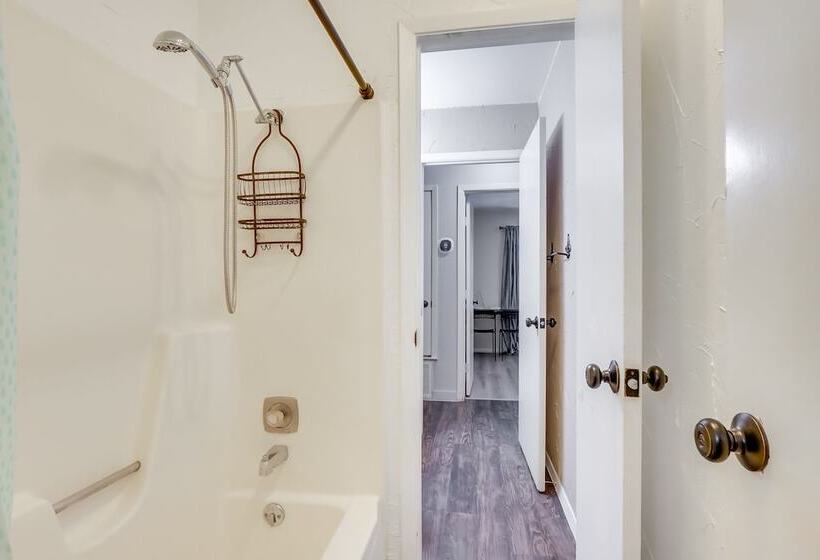 Round Rock Home With Large Yard: 20 Mi To Austin!