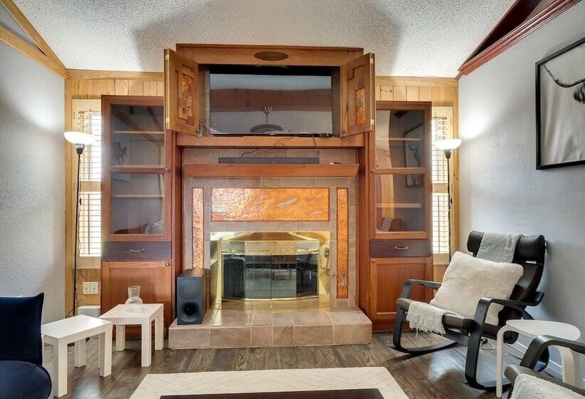 Round Rock Home With Large Yard: 20 Mi To Austin!