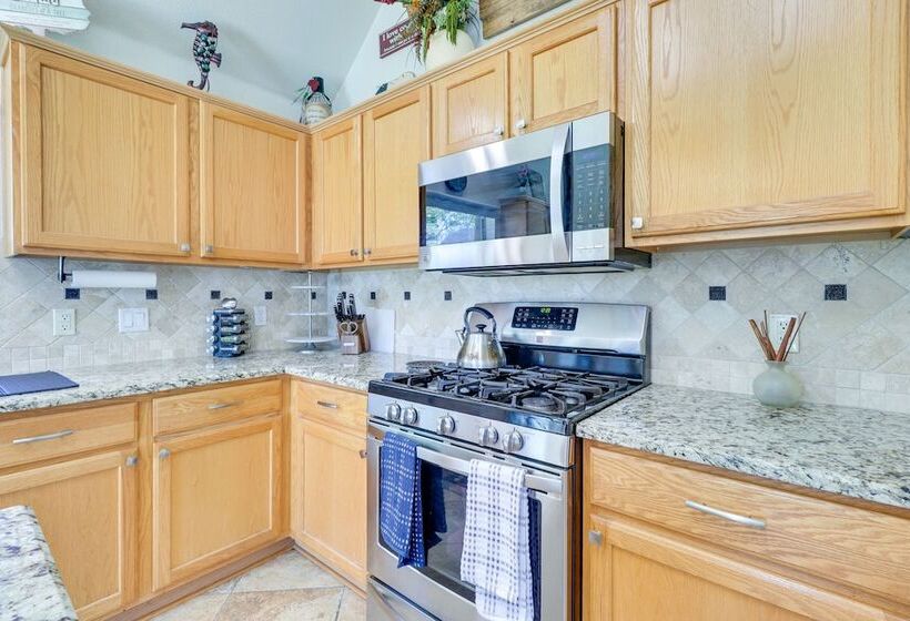 Round Rock Vacation Rental: Private Pool & Hot Tub