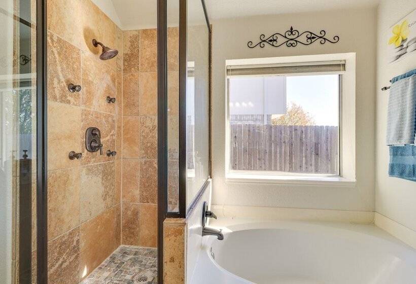 Round Rock Vacation Rental: Private Pool & Hot Tub