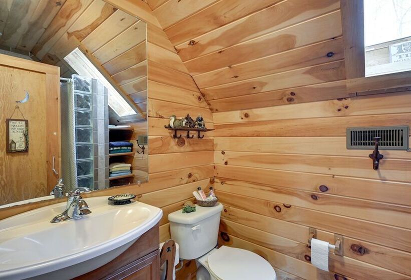 Rustic Fancy Gap Cabin W/ Blue Ridge Parkway Views