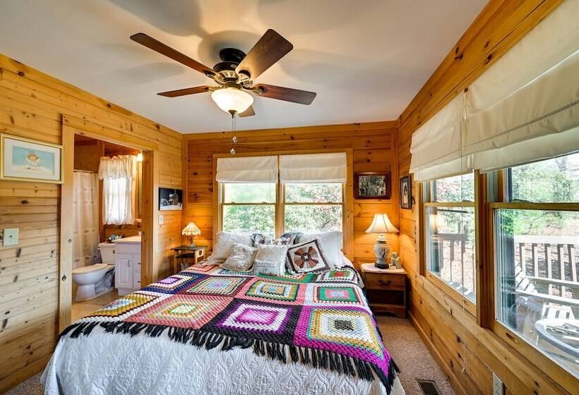 Rustic Fancy Gap Cabin W/ Blue Ridge Parkway Views