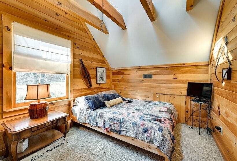 Rustic Fancy Gap Cabin W/ Blue Ridge Parkway Views