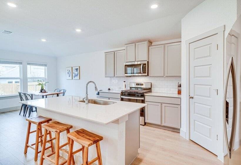 San Antonio Home W/ Fenced Yard: 5 Mi To Seaworld!