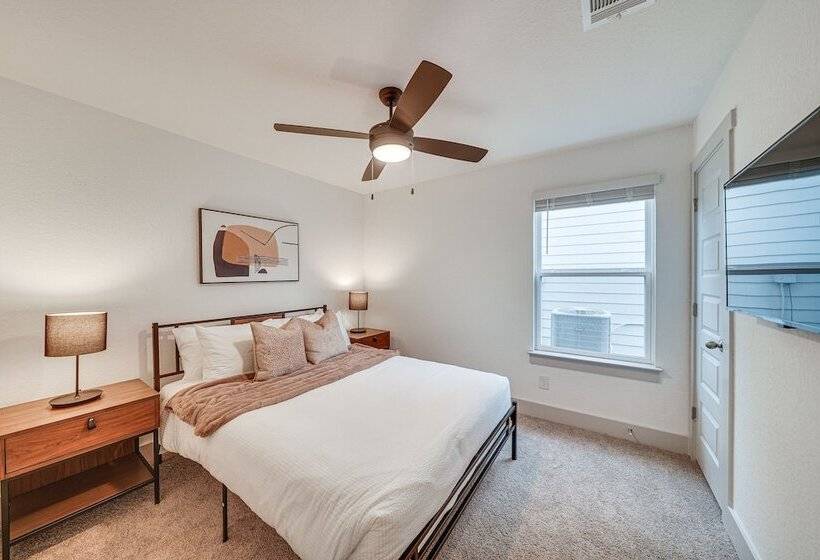 San Antonio Home W/ Fenced Yard: 5 Mi To Seaworld!