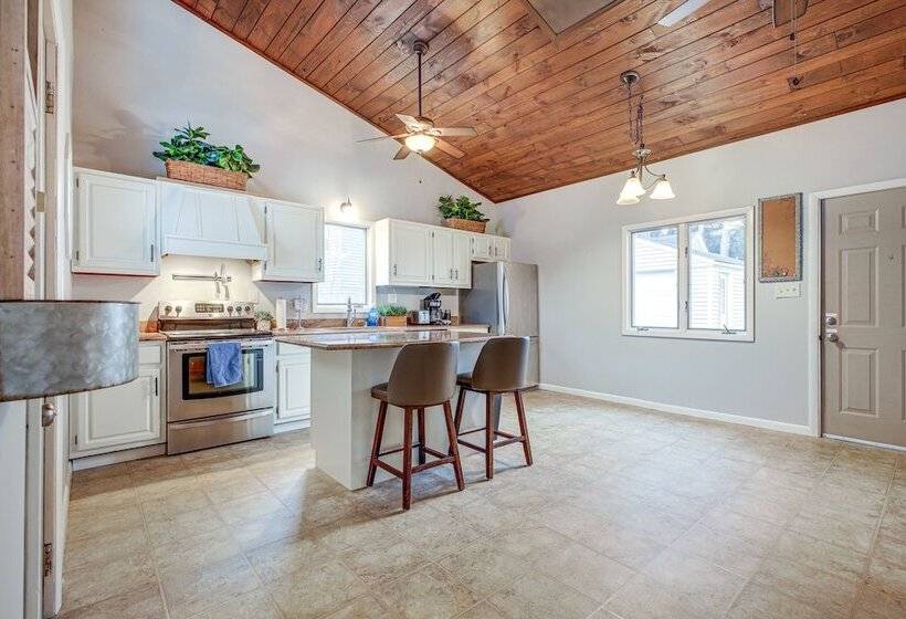 Saratoga Springs Escape W/ Gas Grill: Walk To Dtwn