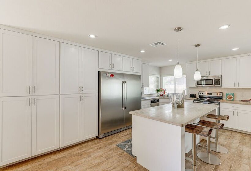 Scottsdale Home W/ Patio, Near Arizona Boardwalk!