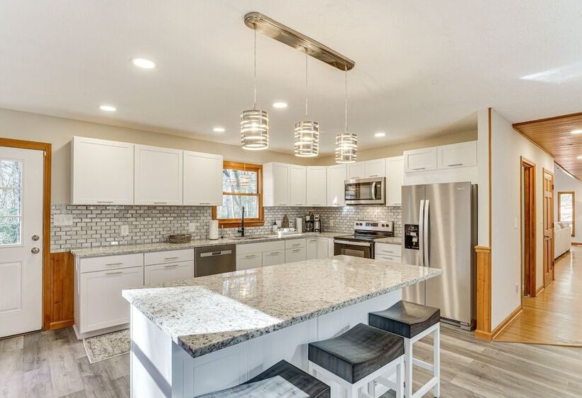 Secluded Blue Ridge Retreat On 4 Acres!