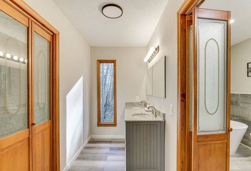 Secluded Blue Ridge Retreat On 4 Acres!