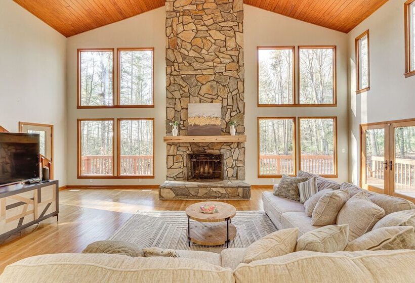 Secluded Blue Ridge Retreat On 4 Acres!