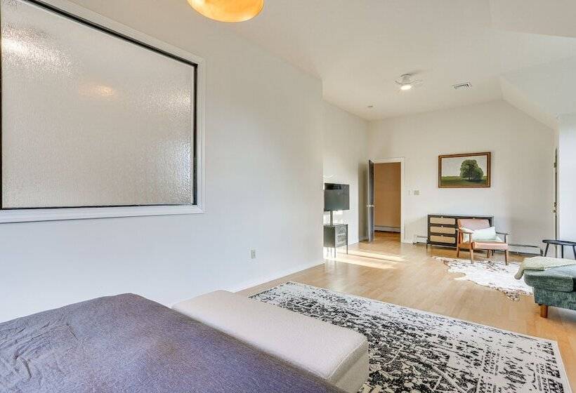 Secluded Kerhonkson Retreat With Deck + Views!