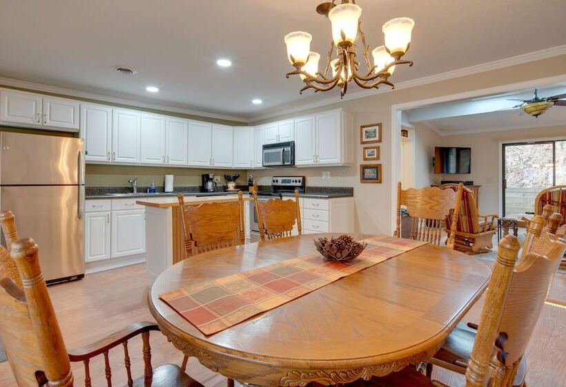 Serene Lake Lure Cabin W/ Resort Amenities!