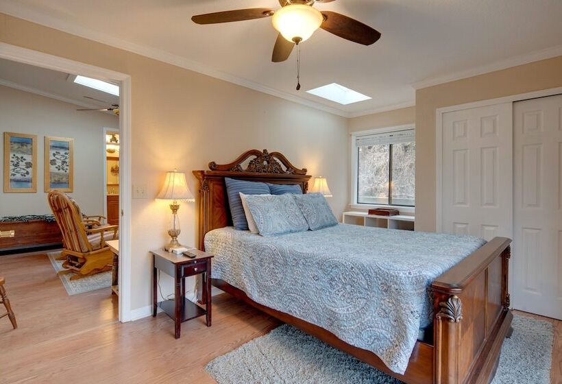 Serene Lake Lure Cabin W/ Resort Amenities!