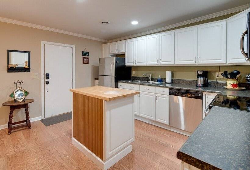 Serene Lake Lure Cabin W/ Resort Amenities!