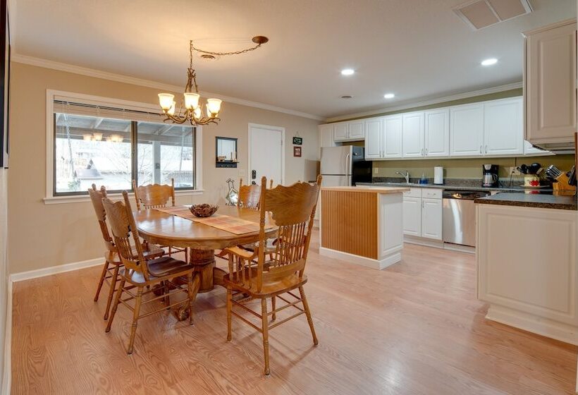 Serene Lake Lure Cabin W/ Resort Amenities!