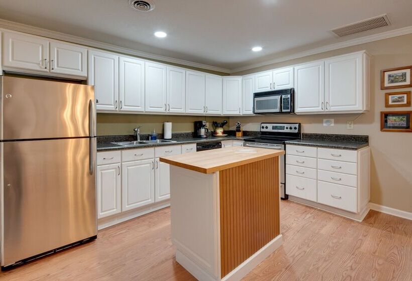 Serene Lake Lure Cabin W/ Resort Amenities!