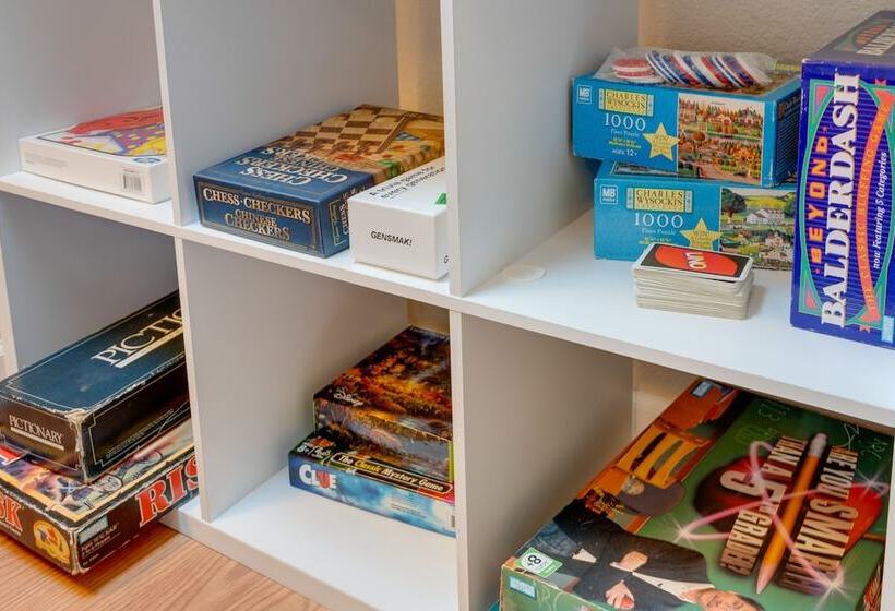 Serene Lake Lure Cabin W/ Resort Amenities!