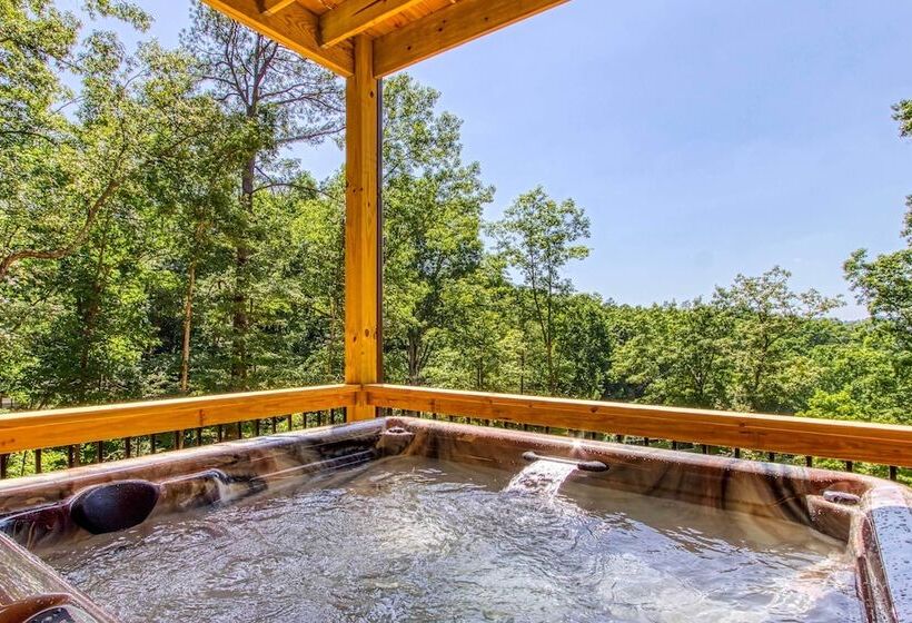 Sevierville Family Cabin: Hot Tub & Game Room!