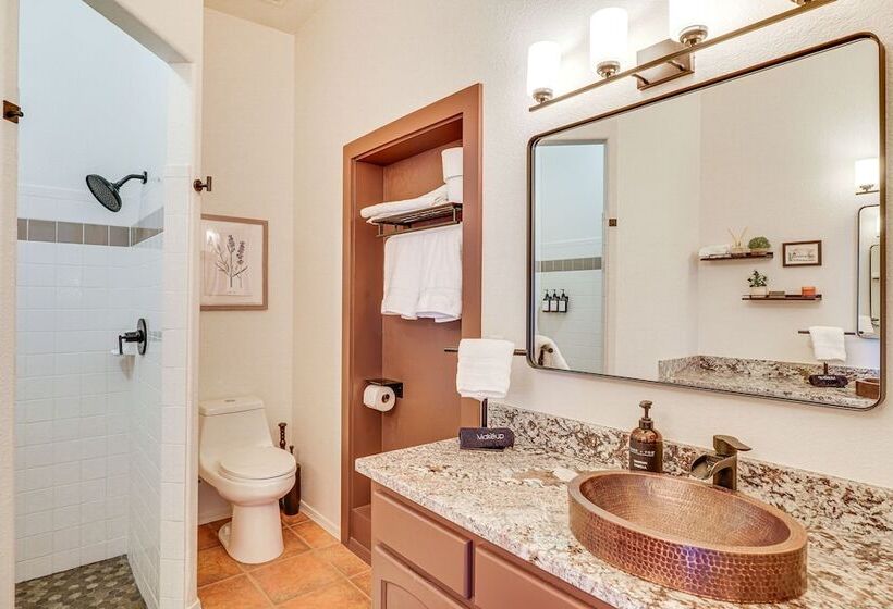 Sierra Vista Home W/ Private Pool & Game Room