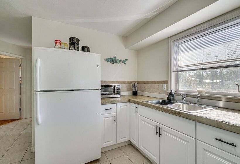 1 Mi To Boat Ramp: Bokeelia Home W/ Screened Patio