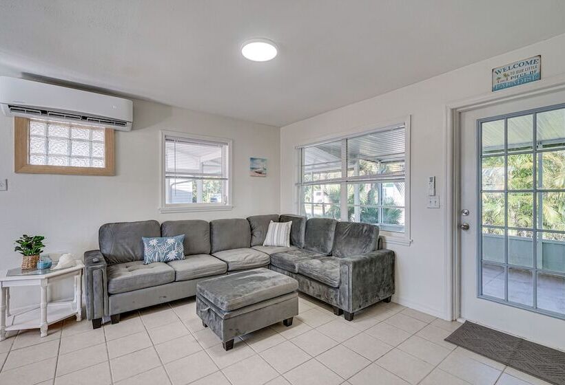 1 Mi To Boat Ramp: Bokeelia Home W/ Screened Patio