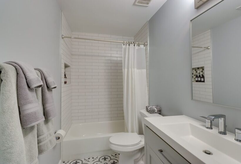 Spacious Cheverly Home   8 Mi To National Mall!