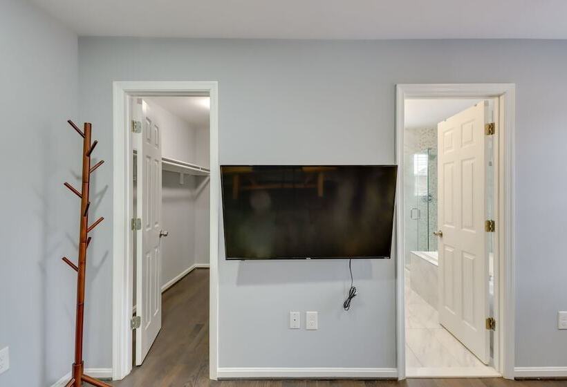 Spacious Cheverly Home   8 Mi To National Mall!