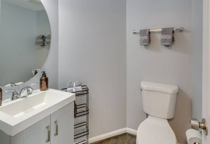 Spacious Cheverly Home   8 Mi To National Mall!