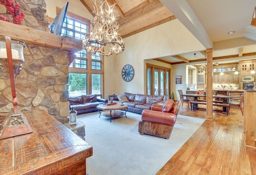 Spacious Cle Elum Cabin On Golf Course W/ Hot Tub!