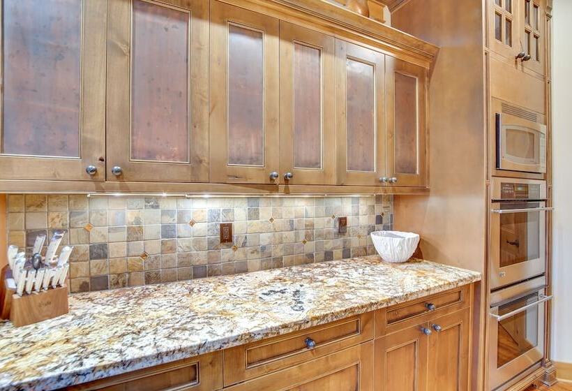 Spacious Cle Elum Cabin On Golf Course W/ Hot Tub!