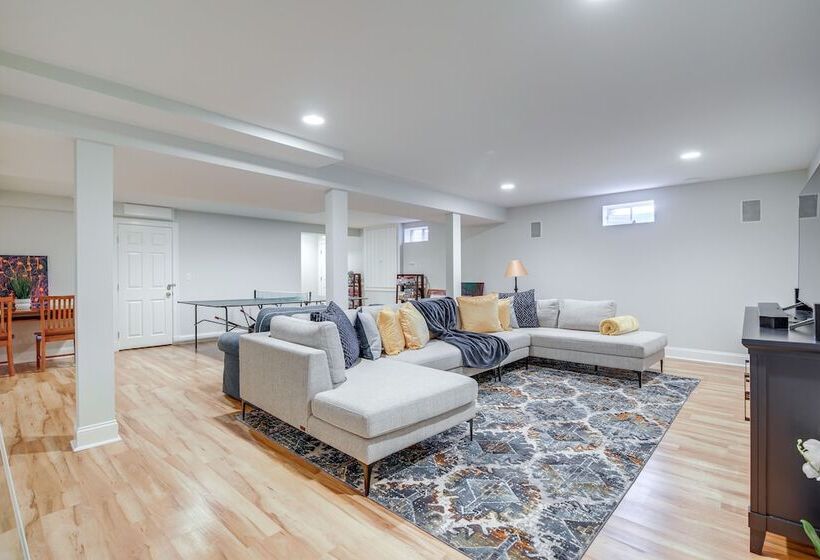 Spacious Edgartown Home W/ Pool, Game Room & Gym!