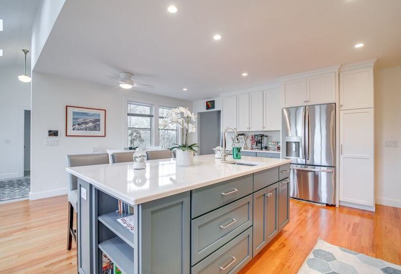 Spacious Edgartown Home W/ Pool, Game Room & Gym!