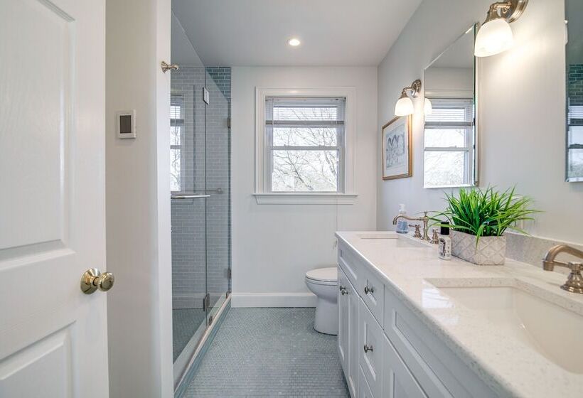 Spacious Edgartown Home W/ Pool, Game Room & Gym!