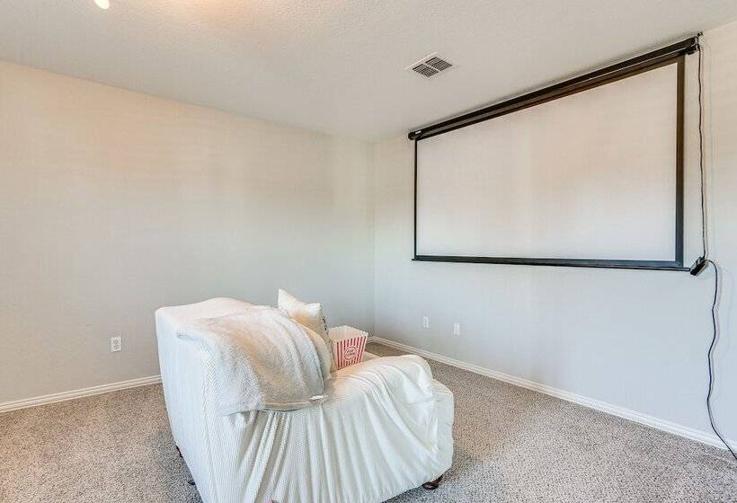 Spacious Frisco Home: 11 Mi To Lewisville Lake