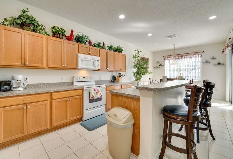 Spacious Kissimmee Villa W/ Private Pool & Hot Tub