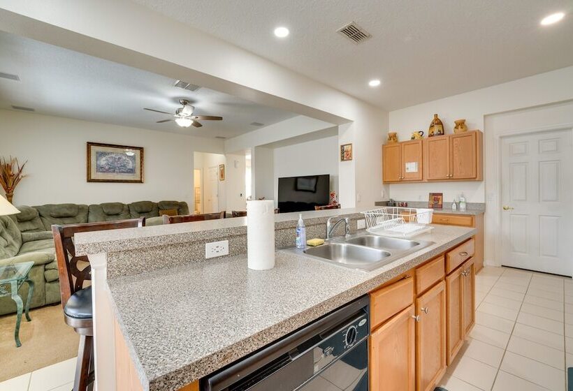 Spacious Kissimmee Villa W/ Private Pool & Hot Tub