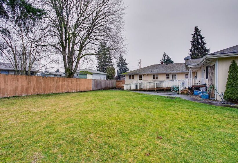 Spacious Lakewood Home   10 Mi To Downtown Tacoma!