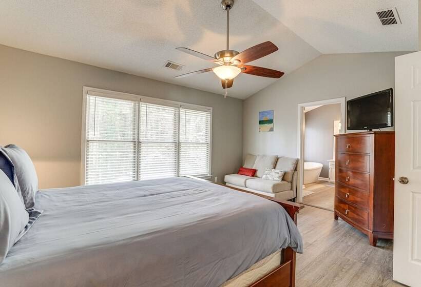 Spacious Lawrenceville Retreat W/ Fireplace + Deck