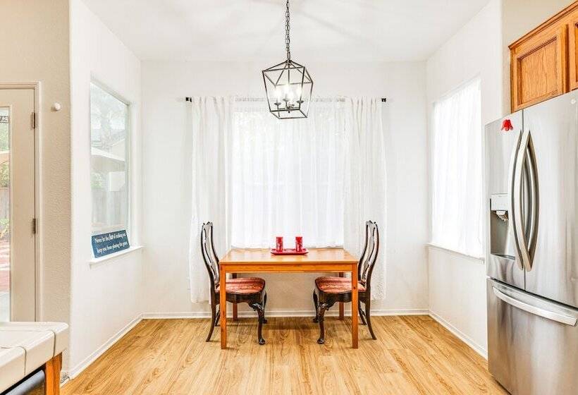 Spacious Los Banos Home W/ Patio   Dogs Welcome!