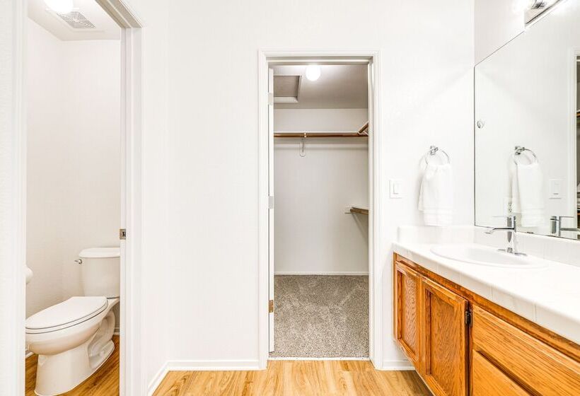 Spacious Los Banos Home W/ Patio   Dogs Welcome!