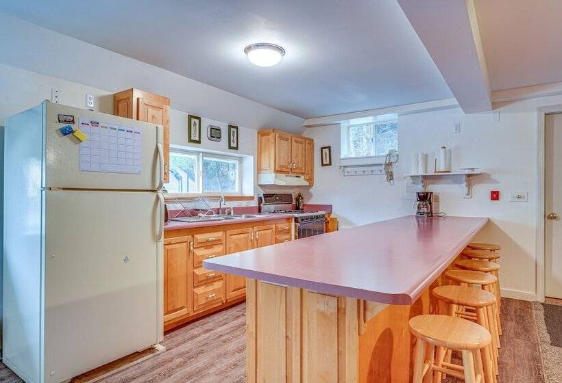 Spacious Ludlow Hideaway < 1 Mi To Okemo Mountain!