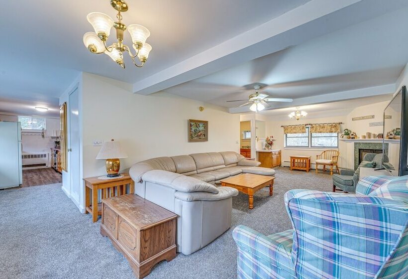 Spacious Ludlow Hideaway < 1 Mi To Okemo Mountain!