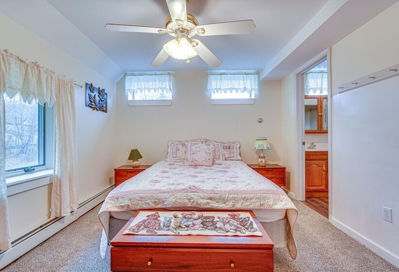 Spacious Ludlow Hideaway < 1 Mi To Okemo Mountain!